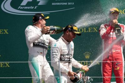 Perfect pit-stop helps Hamilton repay Silverstone support