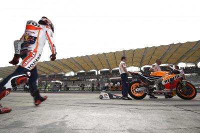 Marquez explains Lorenzo 'tow'