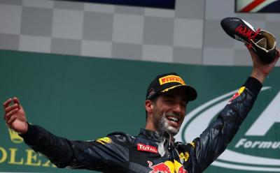 Ricciardo explains 'Shoey' as Rossi joins in