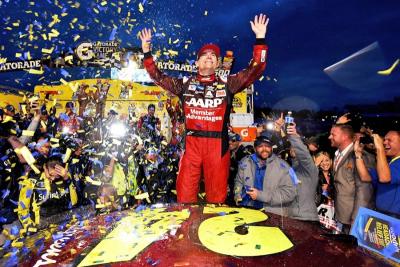 Gordon clinches season finale spot with Martinsville win