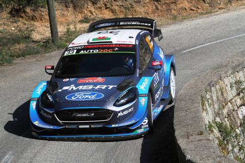 Evans menderita pukulan ban tahap akhir untuk membawa kemenangan Neuville Tour de Corse