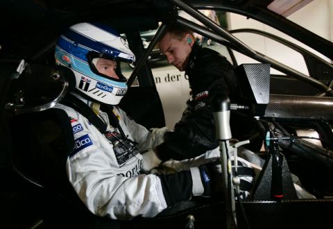 Spa 2005: Hakkinen breaks DTM duck.