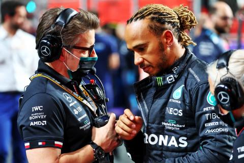 (L to R): Peter Bonnington (GBR) Mercedes AMG F1 Race Engineer with Lewis Hamilton (GBR) Mercedes AMG F1 on the grid.
