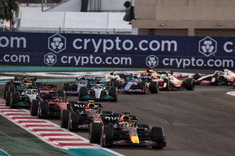 Max Verstappen (NLD) Red Bull Racing RB18 leads at the start of the race. Formula 1 World Championship, Rd 22, Abu Dhabi