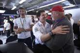 Mercedes mempersembahkan gelar F1 keenam berturut-turut untuk Lauda