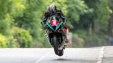 Isle of Man TT: Hickman Kalahkan Dunlop di Senior TT