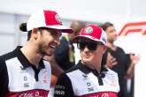 (L naar R): Antonio Giovinazzi (ITA) Alfa Romeo Racing met teamgenoot Kimi Raikkonen (FIN) Alfa Romeo Racing.