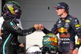 (L naar R): racewinnaar Lewis Hamilton (GBR) Mercedes AMG F1 viert feest met als tweede geplaatste Max Verstappen (NLD) Red Bull Racing in parc ferme.