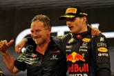 (L naar R): Christian Horner (GBR) Red Bull Racing Team Principal viert feest op het podium met racewinnaar en wereldkampioen Max Verstappen (NLD) Red Bull Racing.