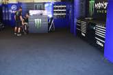 Cal Crutchlow在Maverick Vinales的空车库，奥地利MotoGP, 2021年8月12日