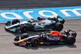 George Russell (GBR) Mercedes AMG F1 W13 and Max Verstappen (NLD) Red Bull Racing RB18 battle for position. Formula 1