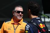 (Kiri ke Kanan): Zak Brown (AS) Direktur Eksekutif McLaren bersama Daniel Ricciardo (AUS) Red Bull Racing Reserve dan Pembalap Ketiga.