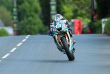 2022 Isle of Man Supersport TT | Dunlop fends off Harrison for 20th TT win