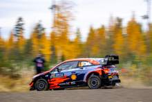 Breen leaves it late to snatch lead at Rally Finland