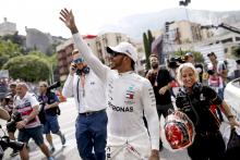 Hamilton mendedikasikan 'salah satu tiang F1 terbaiknya' untuk Lauda