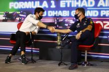 Wolff and Horner shake hands ahead of F1 title showdown