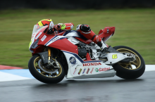 Fores splashes to maiden BSB pole at Knockhill as Ducati struggles