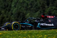 Hamilton holds firm in F1 FP3 as Verstappen closes; Latifi crashes