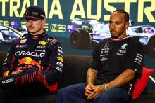 Verstappen Tidak Tertarik dengan Rumor Hamilton-Ferrari