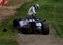 Under-pressure Sargeant crashes on first lap of qualifying 