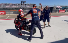 Max Racing mechanics block Fernandez during Moto3 qualifying at Aragon (Tech3)