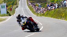 Hickman Pecahkan Rekor Lap Isle of Man TT dengan 136 mph