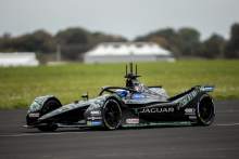 Sam Bird menyelesaikan tes Formula E pertama dengan Jaguar