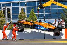 The McLaren MCL35 of race retiree Carlos Sainz Jr (ESP) McLaren is craned away from the circuit.