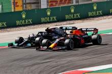 Max Verstappen (NLD) Red Bull Racing RB16B and Valtteri Bottas (FIN) Mercedes AMG F1 W12 battle for position.
