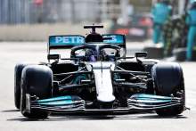 Lewis Hamilton (GBR) Mercedes AMG F1 W12 makes a pit stop.