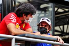 (L to R): Carlos Sainz Jr (ESP) Ferrari with Fernando Alonso (ESP) Alpine F1 Team.