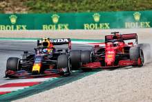 Sergio Perez (MEX) Red Bull Racing RB16B and Charles Leclerc (MON) Ferrari SF-21 battle for position.