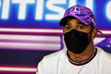 Lewis Hamilton（GBR）梅赛德斯AMG F1在赛后比亚FIA新闻发布会。