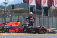 Max Verstappen (NLD) Red Bull Racing RB16B crashed during FP2.