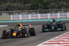 Sergio Perez (MEX), Red Bull Racing and Lewis Hamilton (GBR), Mercedes AMG F1 