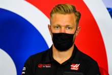 Magnussen explains U-turn over taking the knee at F1 races