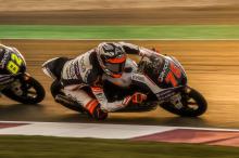Arenas fends off McPhee for Qatar Moto3 victory