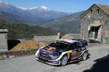 Ogier pulls out lead on Neuville