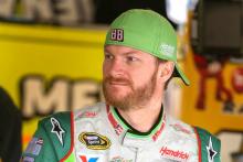 Earnhardt turns 40 ahead of crucial Chase race