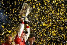 Harvick clinches 2014 title with Homestead win