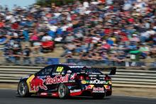Lowndes eases to race one victory at Tasmania