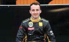 Kubica to walk on crutches within 'weeks'