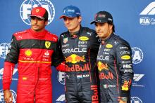 Qualifying top three in parc ferme (L to R): Carlos Sainz Jr (ESP) Ferrari, second; Max Verstappen (NLD) Red Bull Racing,