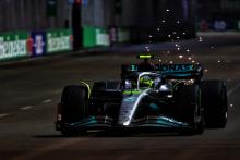 Lewis Hamilton (GBR) Mercedes AMG F1 W13 sends sparks flying. Formula 1 World Championship, Rd 17, Singapore Grand Prix,
