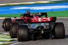 Carlos Sainz Jr (ESP), Scuderia Ferrari and Lewis Hamilton (GBR), Mercedes AMG F1 Formula 1 World Championship, Rd 21,