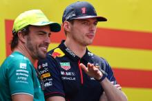 (L to R): Fernando Alonso (ESP) Aston Martin F1 Team and Max Verstappen (NLD) Red Bull Racing on the drivers' parade.
