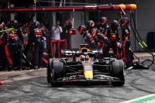 Max Verstappen (NLD) Red Bull Racing RB19 makes a pit stop. Formula 1 World Championship, Rd 8, Spanish Grand Prix,