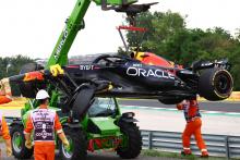 The damaged Red Bull Racing RB19 of Sergio Perez (MEX) is recovered from the circuit. Formula 1 World Championship, Rd 12,