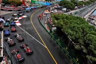 Sergio Perez (MEX) Red Bull Racing RB19 and Zhou Guanyu (CHN) Alfa Romeo F1 Team C43 at the start of the race. Formula 1