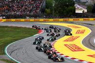 Max Verstappen (NLD) Red Bull Racing RB19 leads at the start of the race. Formula 1 World Championship, Rd 8, Spanish